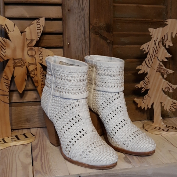 rag & bone Shoes - RAG & BONE Newbury Ivory Leather Woven Booties
